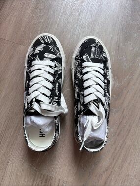 SwingDish Spikeless Traveler Scribble Golf Shoes 6.5 NIB